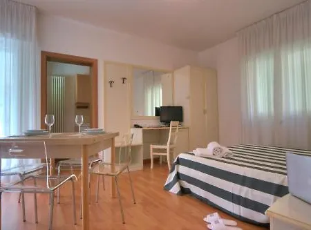 Divina Aparthotel 3*