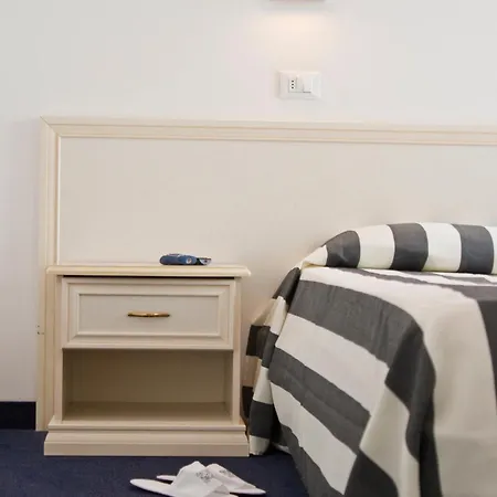 Aparthotel Divina 3*