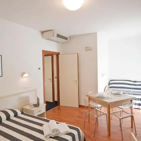 Divina Aparthotel 3*