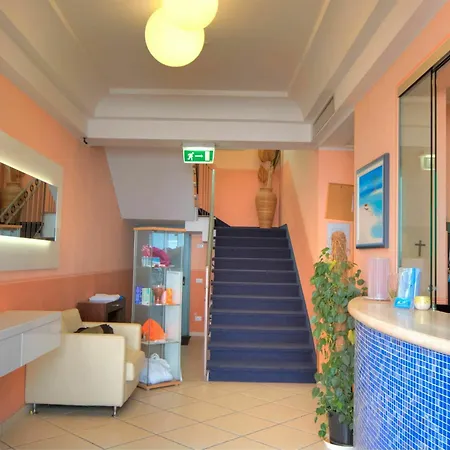 Aparthotel Divina 3*
