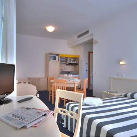 Divina Aparthotel 3*