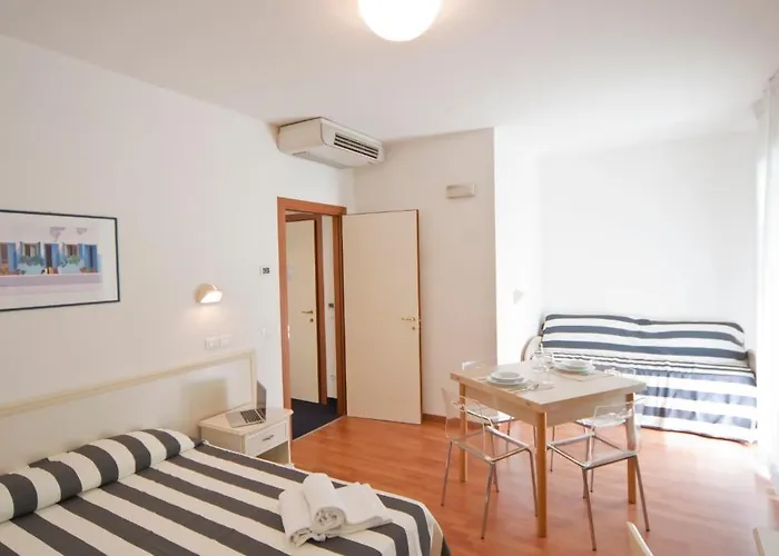 Divina Aparthotel 3*