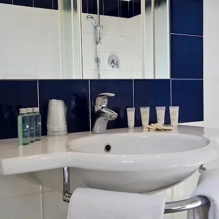 Divina アパートホテル