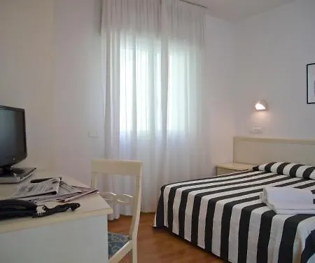 Divina Aparthotel 3*